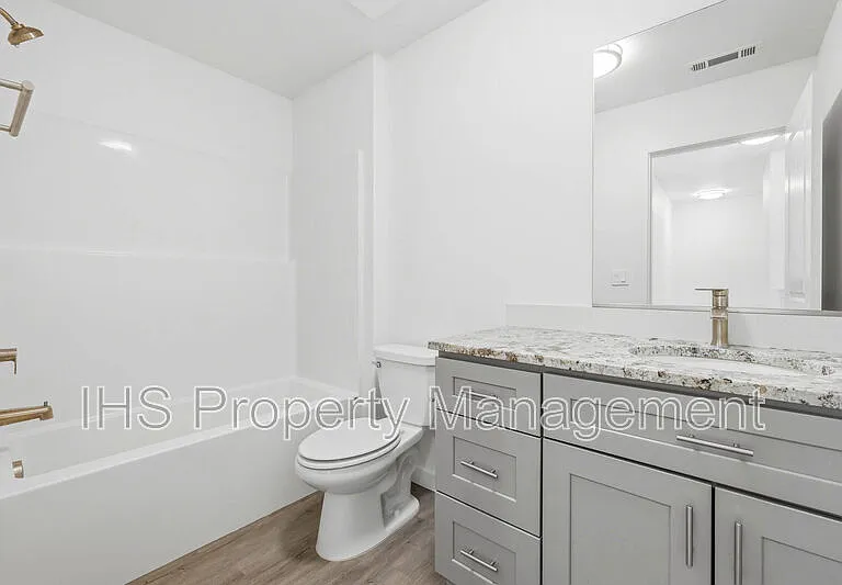 714 W 13th St #A — Photo 16
