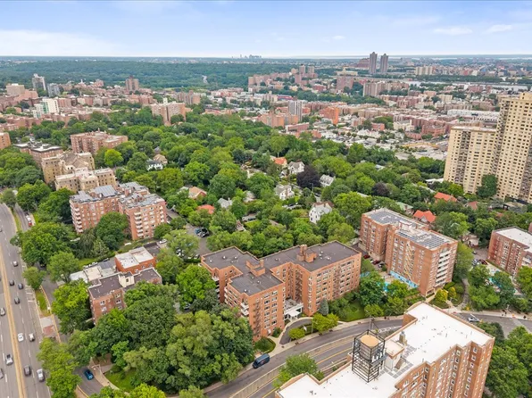 629 Kappock Street image 8 of 38