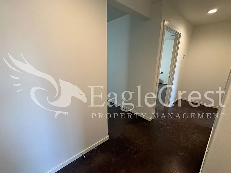 942 NE Spitzenburg St — Photo 33