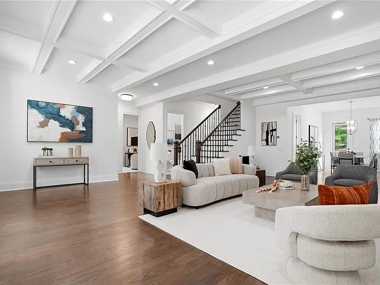 2415 Rugby Ave — Photo 3