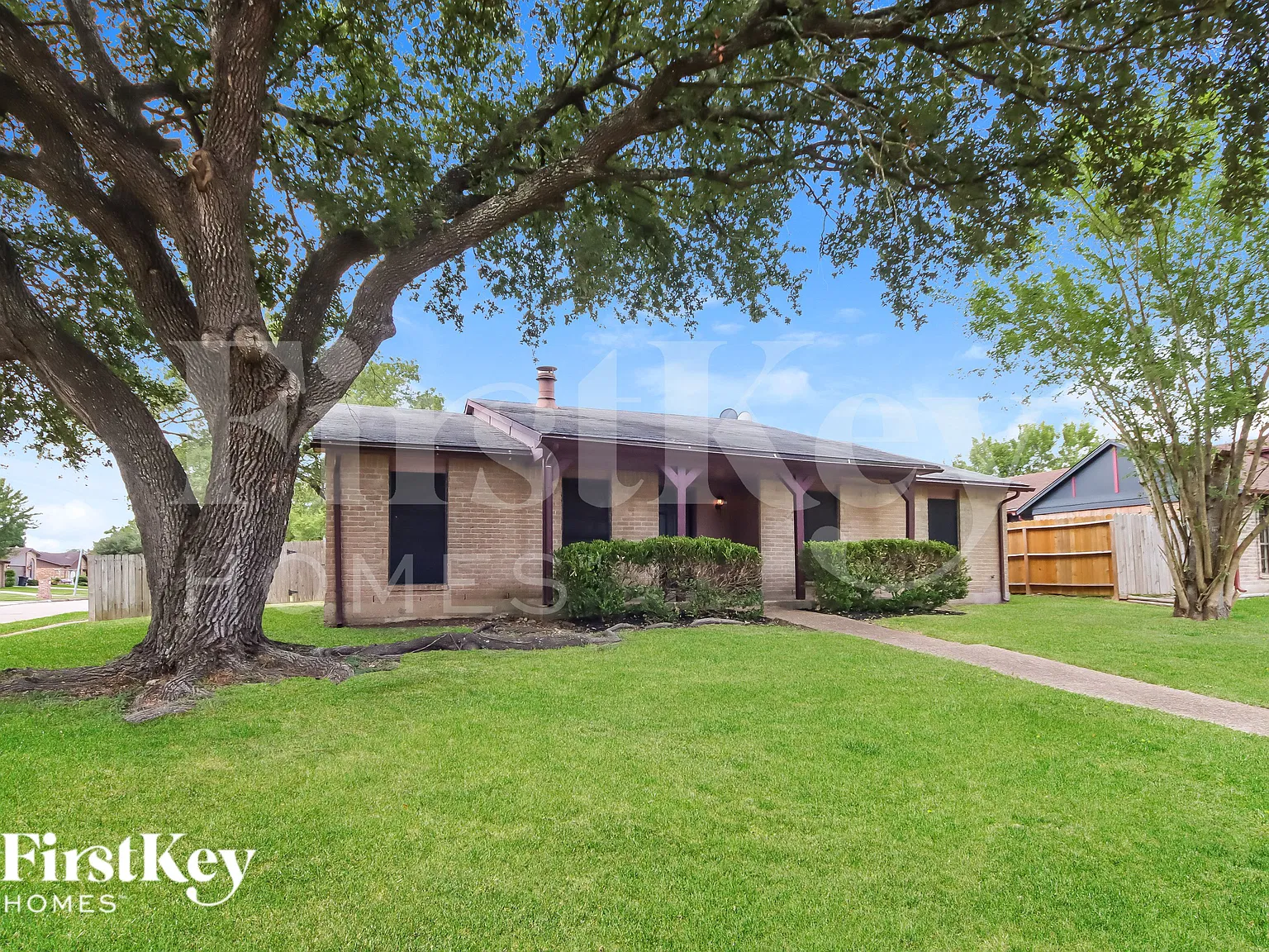 3 bed, 2.0 bath, 1929 sqft, $1,540 — Photo 2