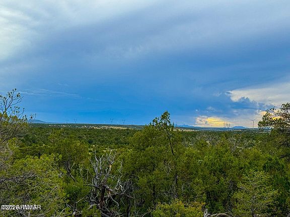 3rd image of 132 E Sidewinder Rd