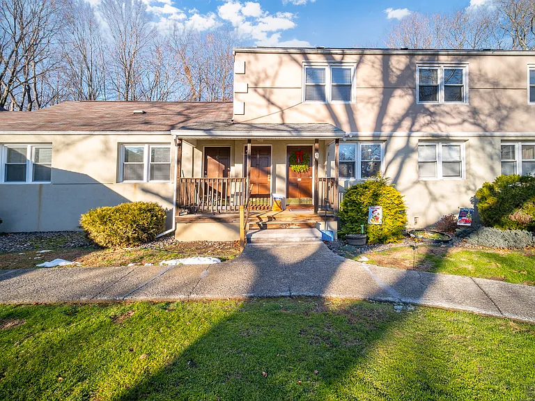 4 Springwood Cir #4C — Photo 16