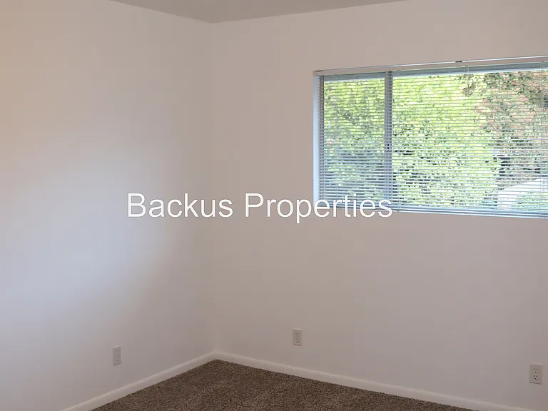 738 Carmelita Dr — Photo 11