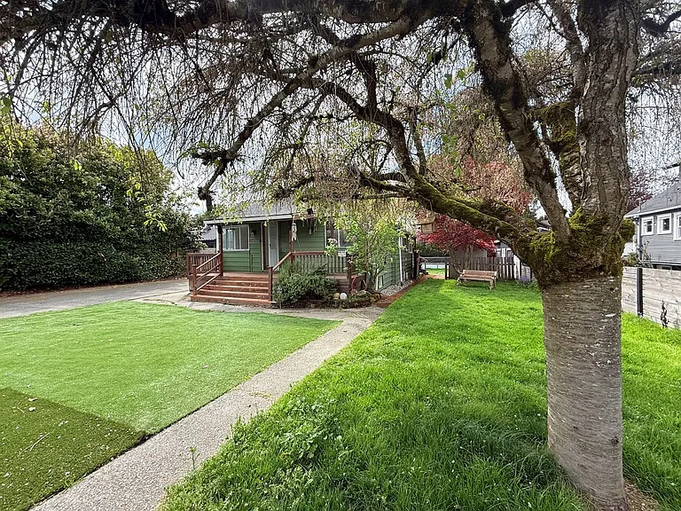 3239 39th Ave SW — Photo 1