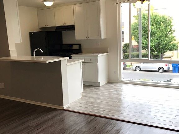 3rd image of 128 S Mariposa Ave APT 9