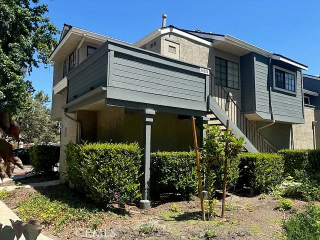 24202 Avenida De Las Flores