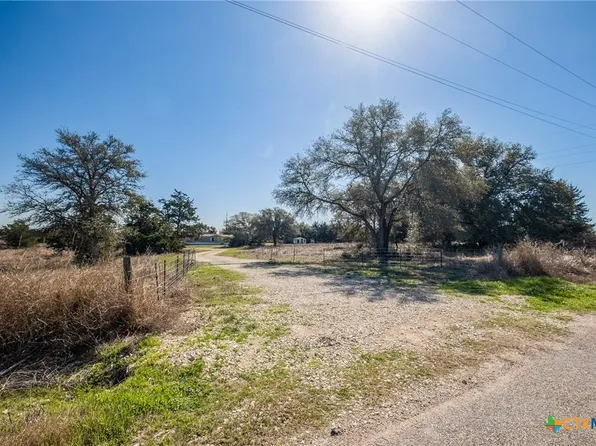 1139 E Old Hallettsville Rd, Flatonia, TX 78941