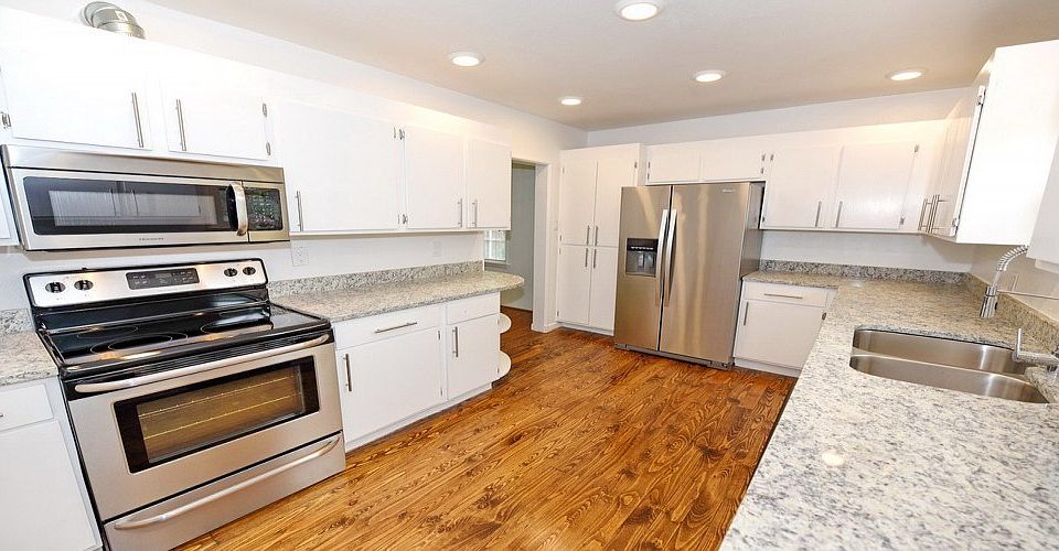 1st image of 4558 Roland Ave #D