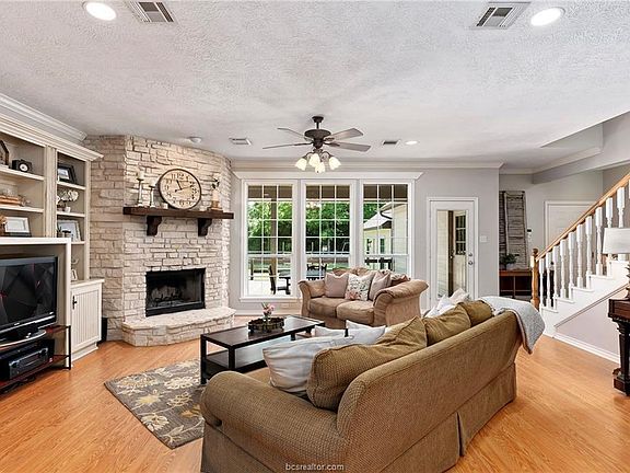 5th image of 15865 Flagstone Ct