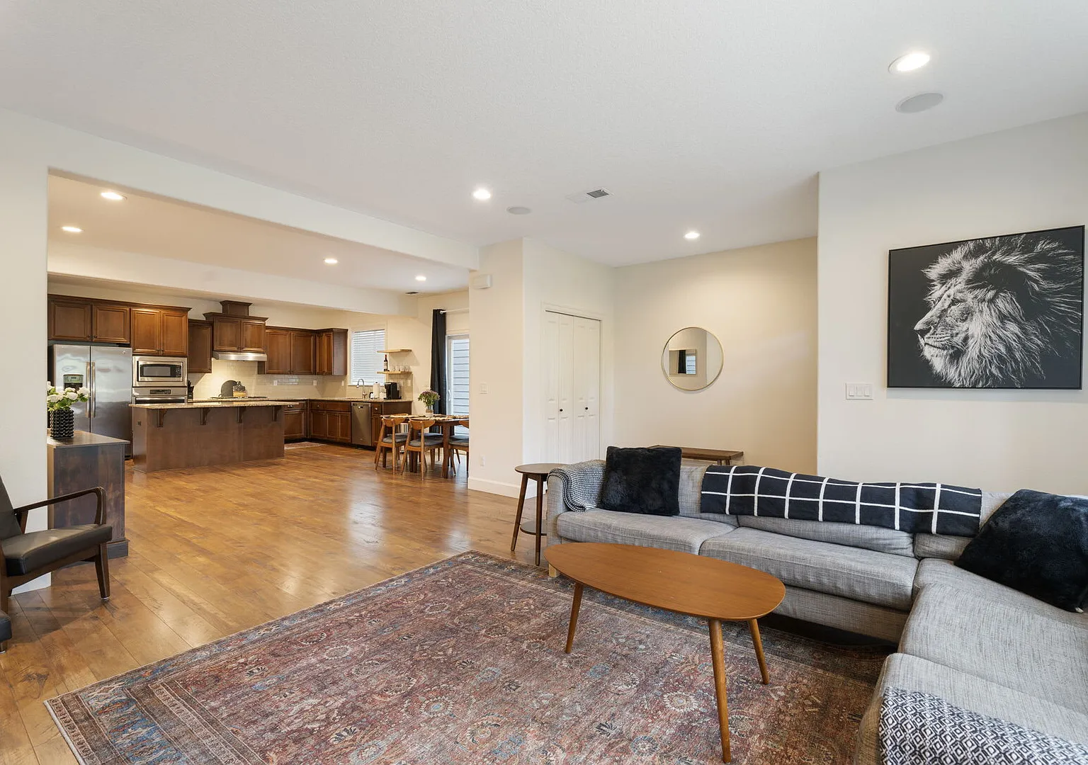 3BR Hillsboro House Sleeps 6 Monthly Intel — Photo 2