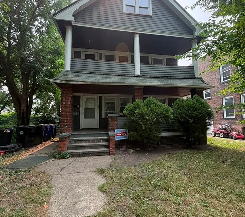 1114 E 64th