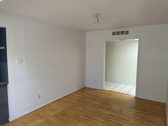 4th image of 6901 Baker Ave NE