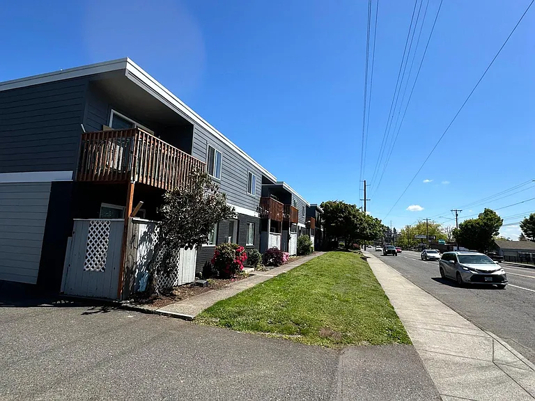Stark Street Townhomes — Photo 11
