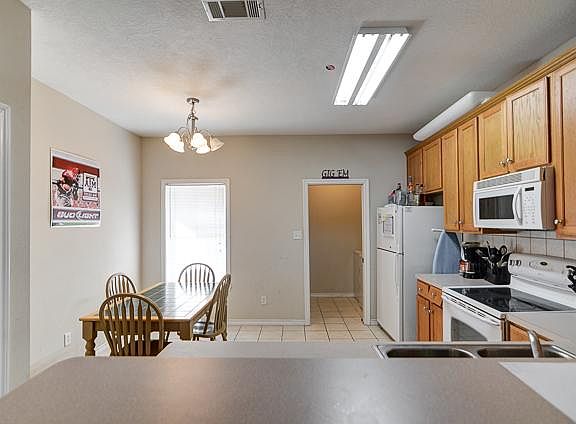 3rd image of 3528 Farah Dr