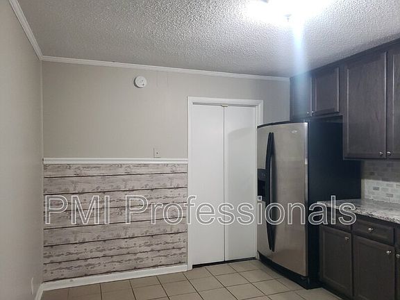 4th image of 3809 Woodward Dr