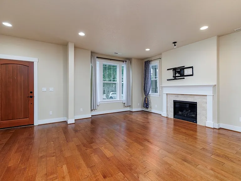 291 SW 204th Ter — Photo 8