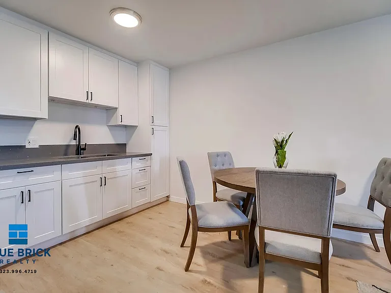 14235 Vanowen St #6 — Photo 9
