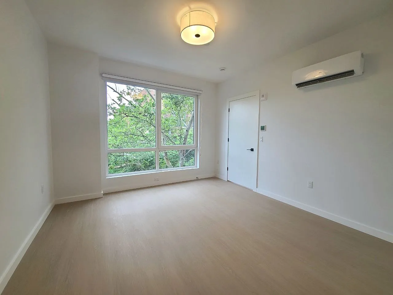 3 bed, 1200 sqft, $3,395 — Photo 4