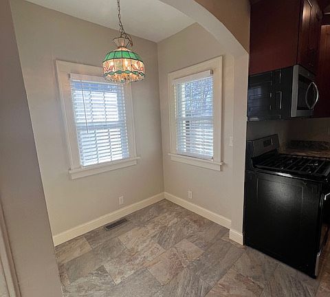 3rd image of 3291 Randolph St