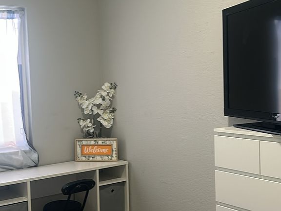 3rd image of 549 47th St #C