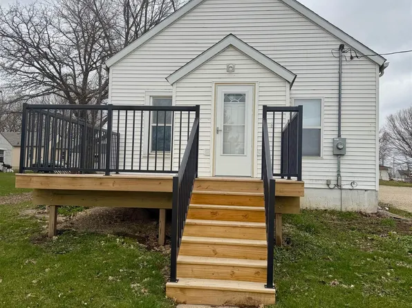 707 E 6th St, Wellsburg, IA 50680