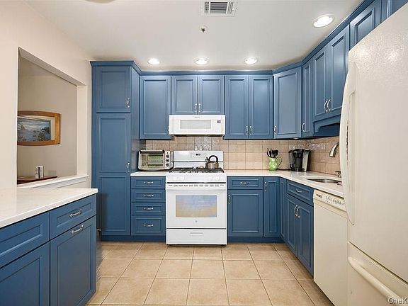 5th image of 1 Huntington Circle