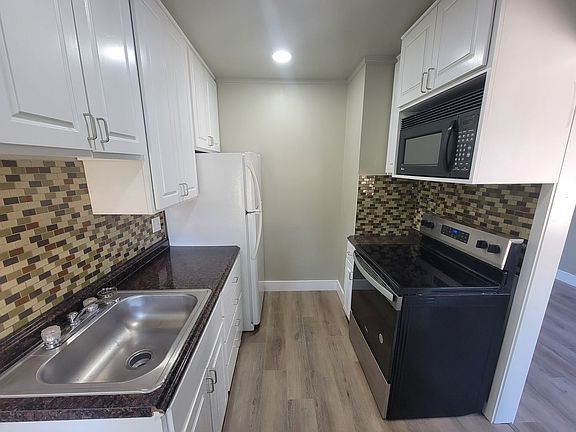 5th image of 1408 Thayer Dr
