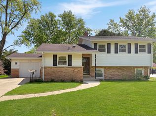 207 S Illinois Dr, Arlington Heights, IL