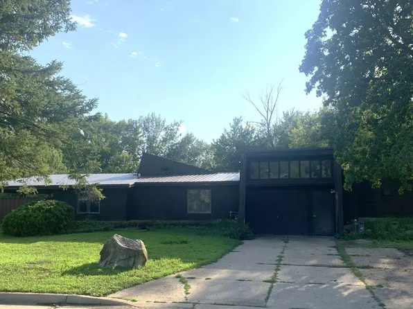 305 6th St NW, Adams, MN 55909