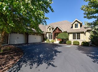 1826 Glenn Spring Ct, Oconomowoc, WI 53066