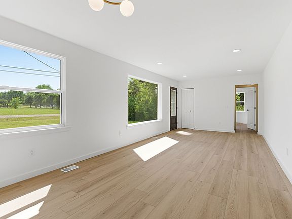 5th image of 3722 Old Clarksville Pike