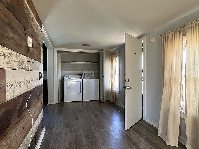 315 S Lewis St — Photo 8