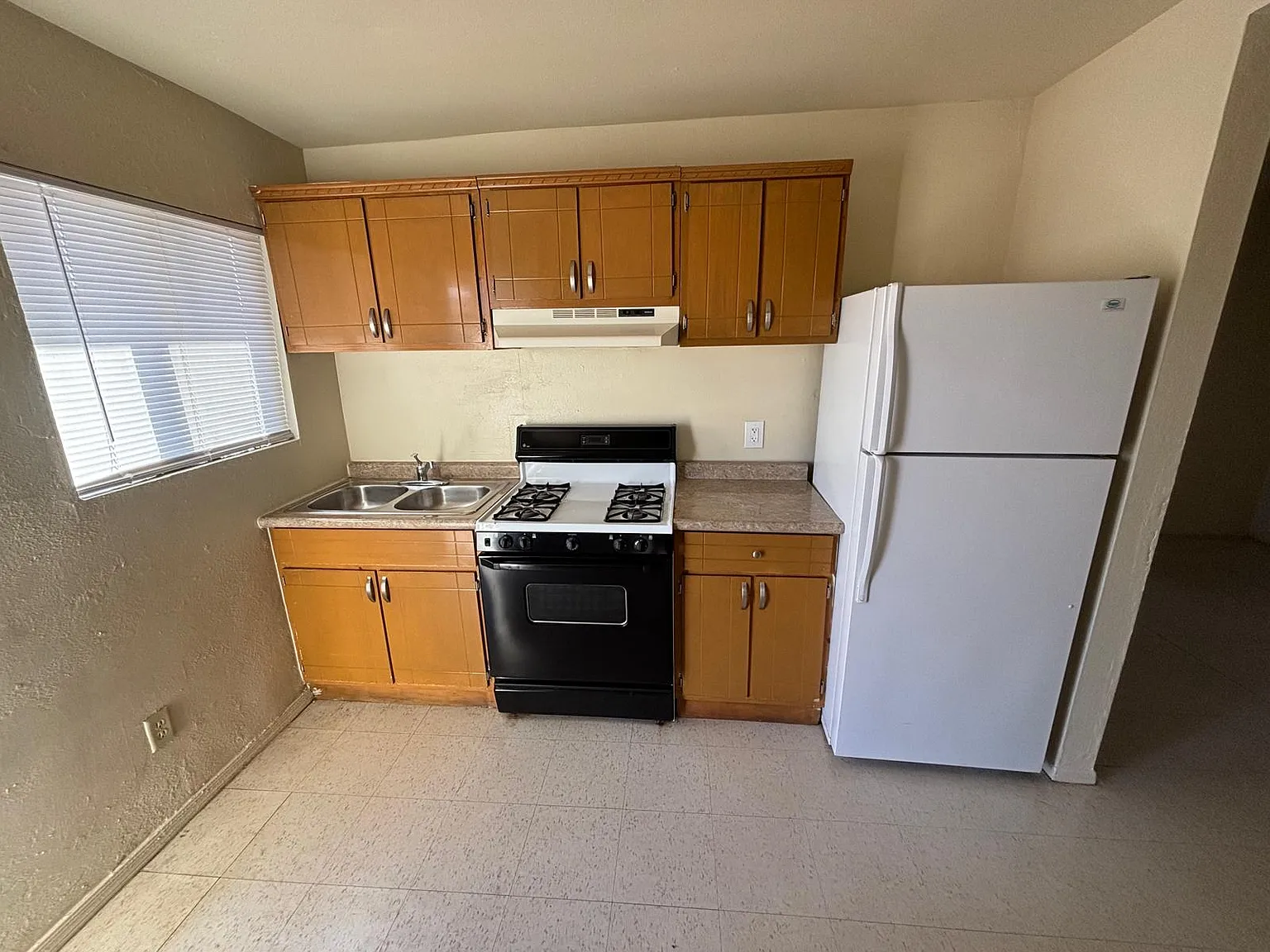 2 bed, 650 sqft, $700 — Photo 3