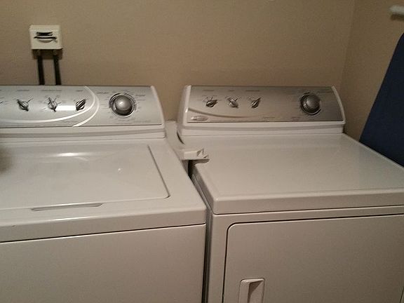 washer dryer room