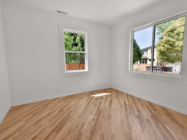 207 D St — Photo 10