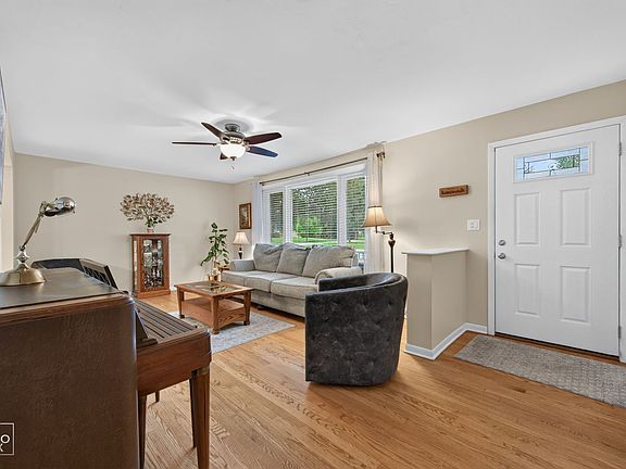 5th image of 606 Banbury Ct