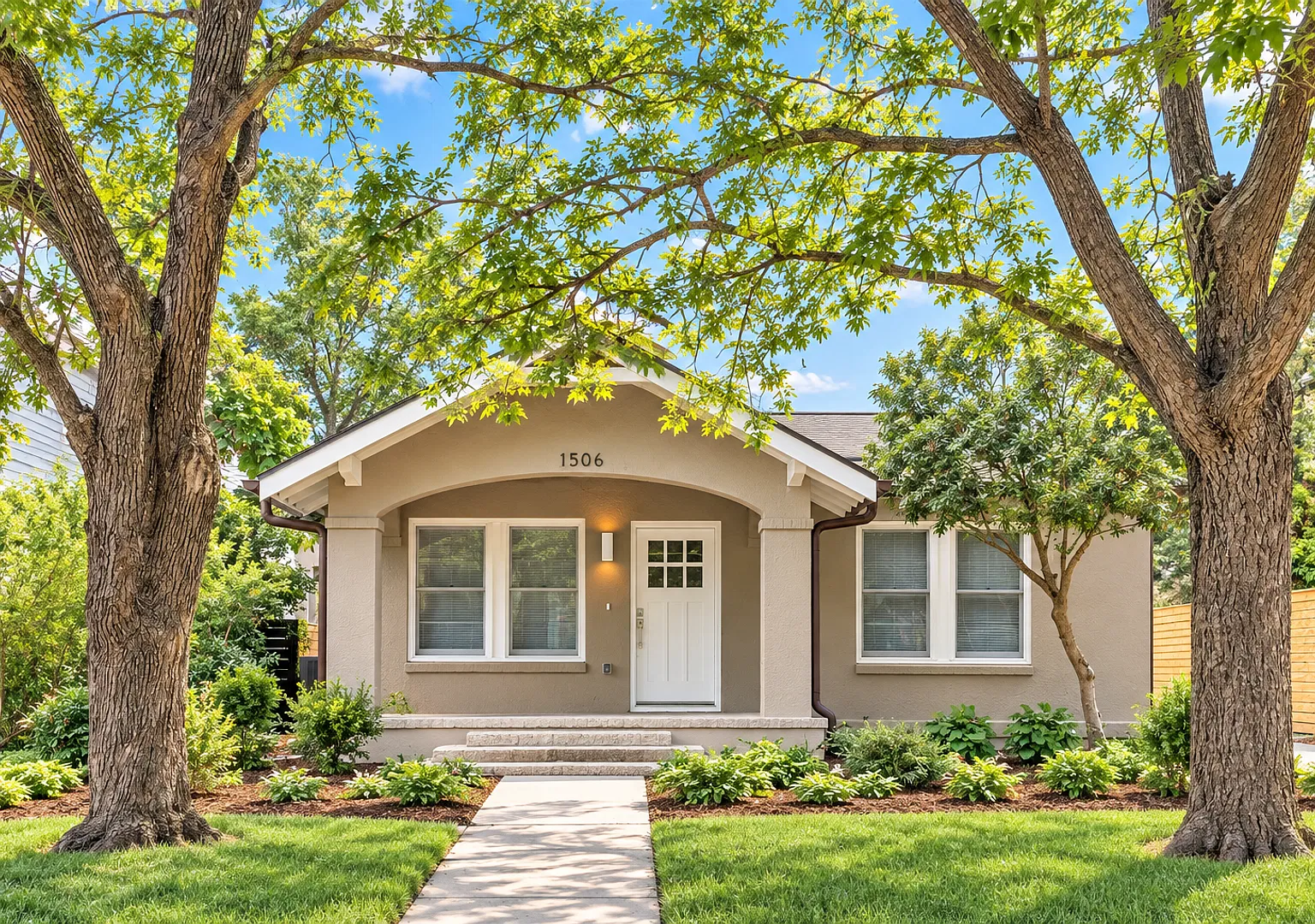 Immaculately remodeled 3/2 Craftsman bungalow across from Menil Collection — Photo 1