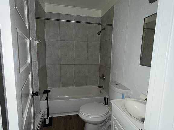 4th image of 325 Fredonia Ave #1