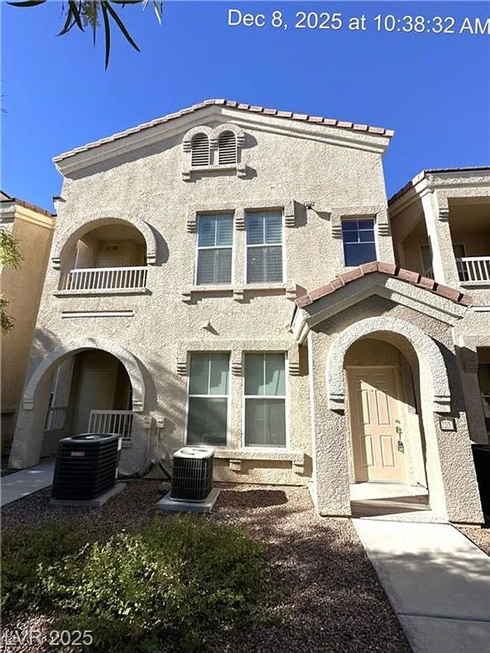 1 bed, 1.0 bath, 821 sqft, $1,250 — Photo 2