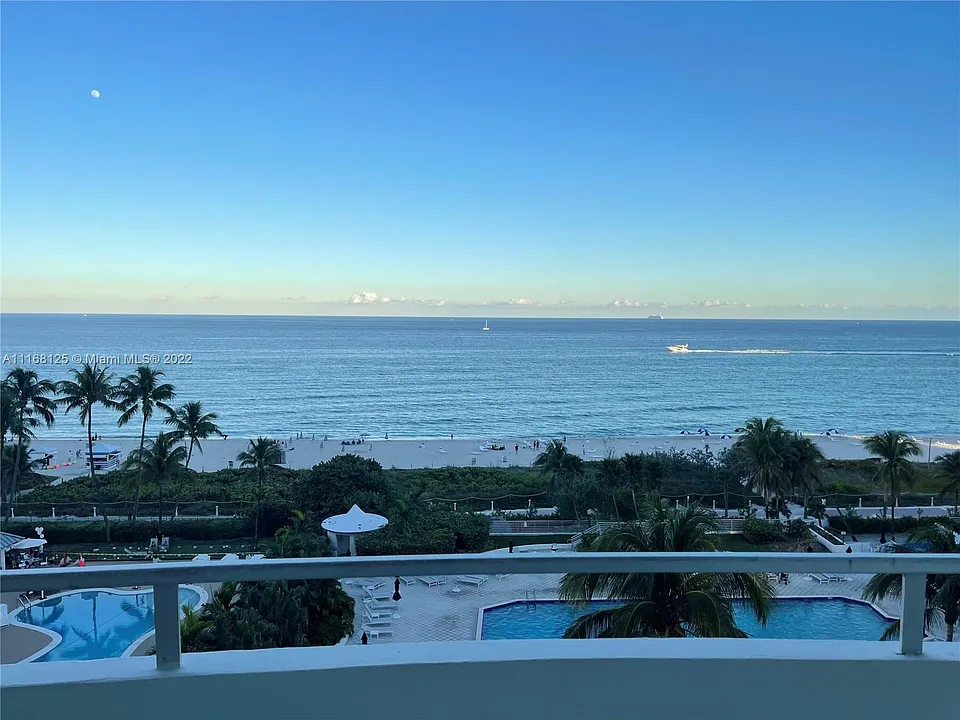 5161 Collins Ave #914