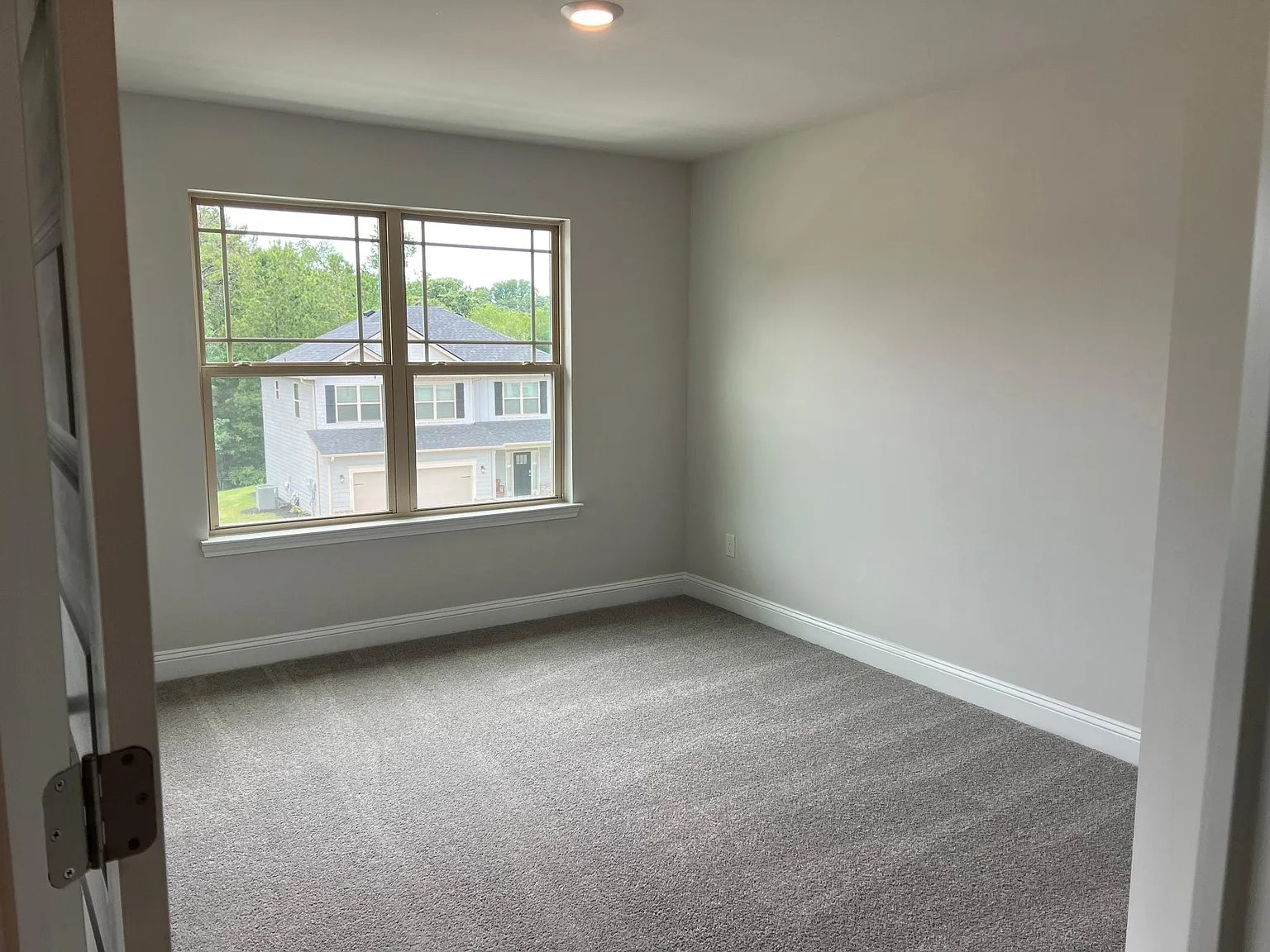 2327 Remington Dr — Photo 4