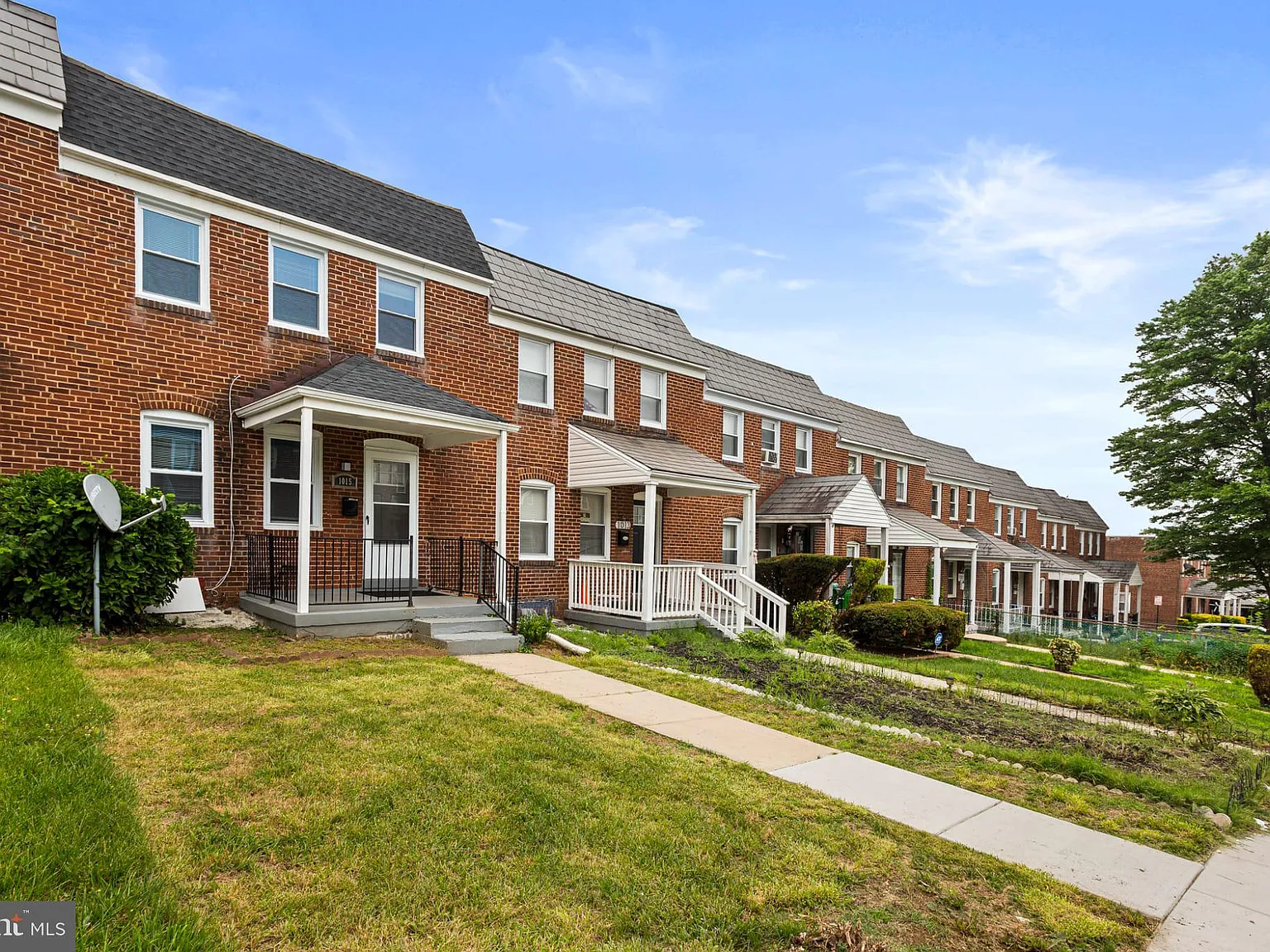 3 bed, 2.0 bath, 1710 sqft, $2,300 — Photo 2