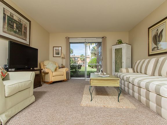 2nd image of 22 Comares Ave Unit 4B