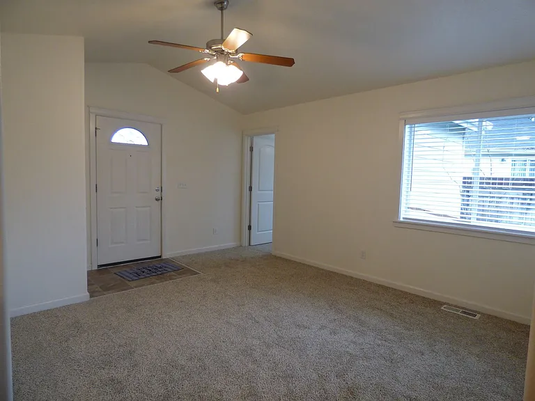 3536-3538 Fisher Ct NE — Photo 6
