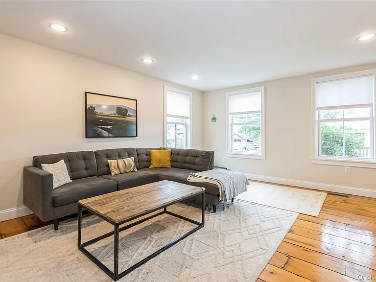 120 Verplanck Ave — Photo 7