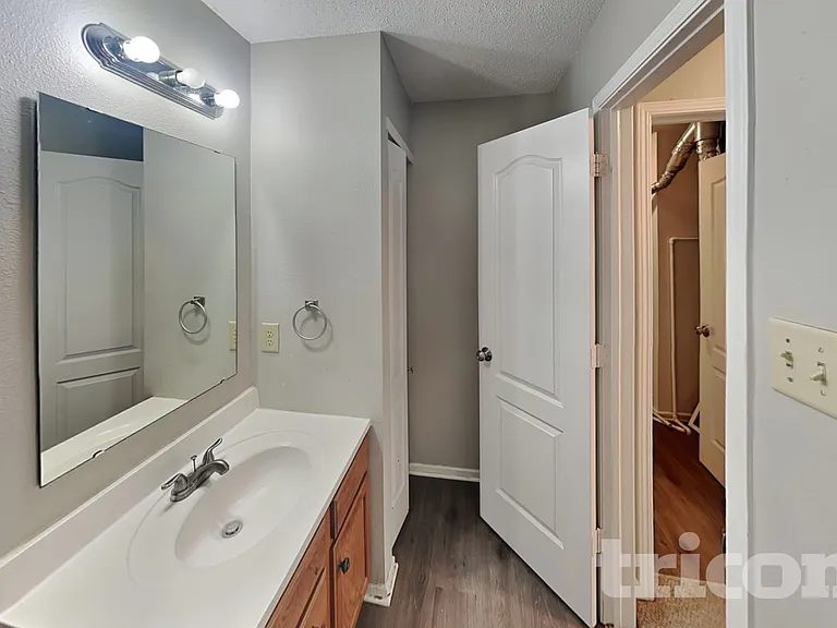 7921 Crackling Ln — Photo 11