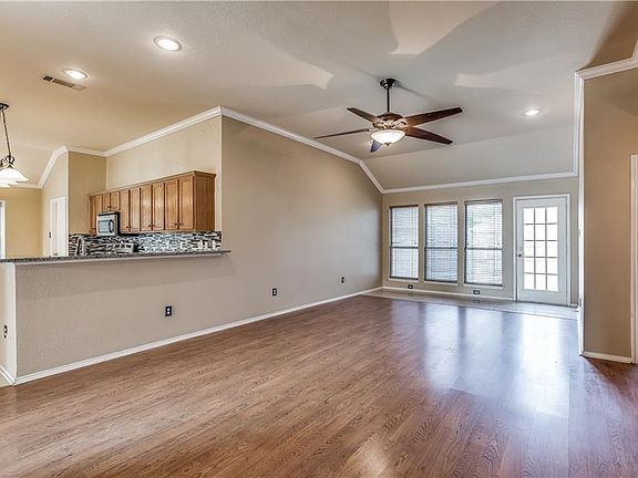 3rd image of 419 Graham Ln