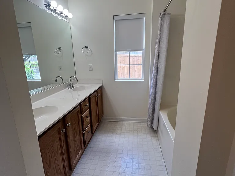 219 Woodruff Park Ln — Photo 9
