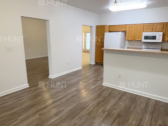 4th image of 4 Fenway Ln